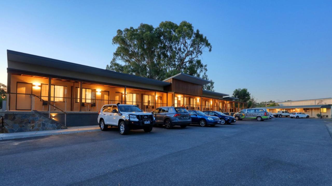New Crossing Place Motel Seymour Exterior photo
